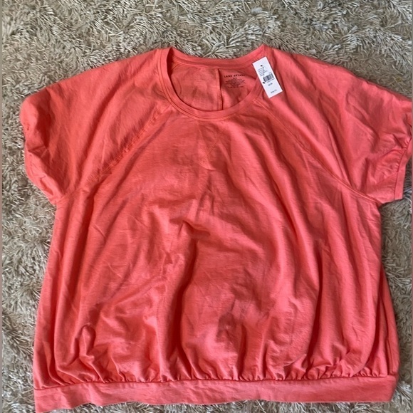 Lane Bryant NWT Cotton Blend Tee Women’s Size 26/28 Short Puff Sleeve Crew Neck - Picture 1 of 4